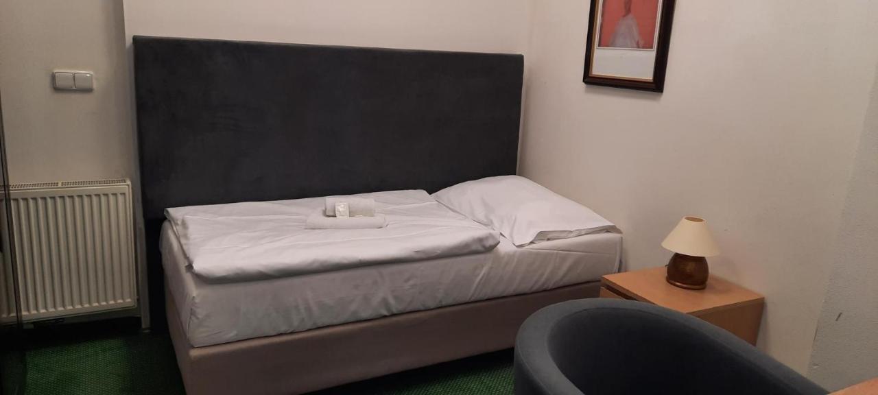 Corner Hotel U Divadla*** - Znojmo Eksteriør bilde