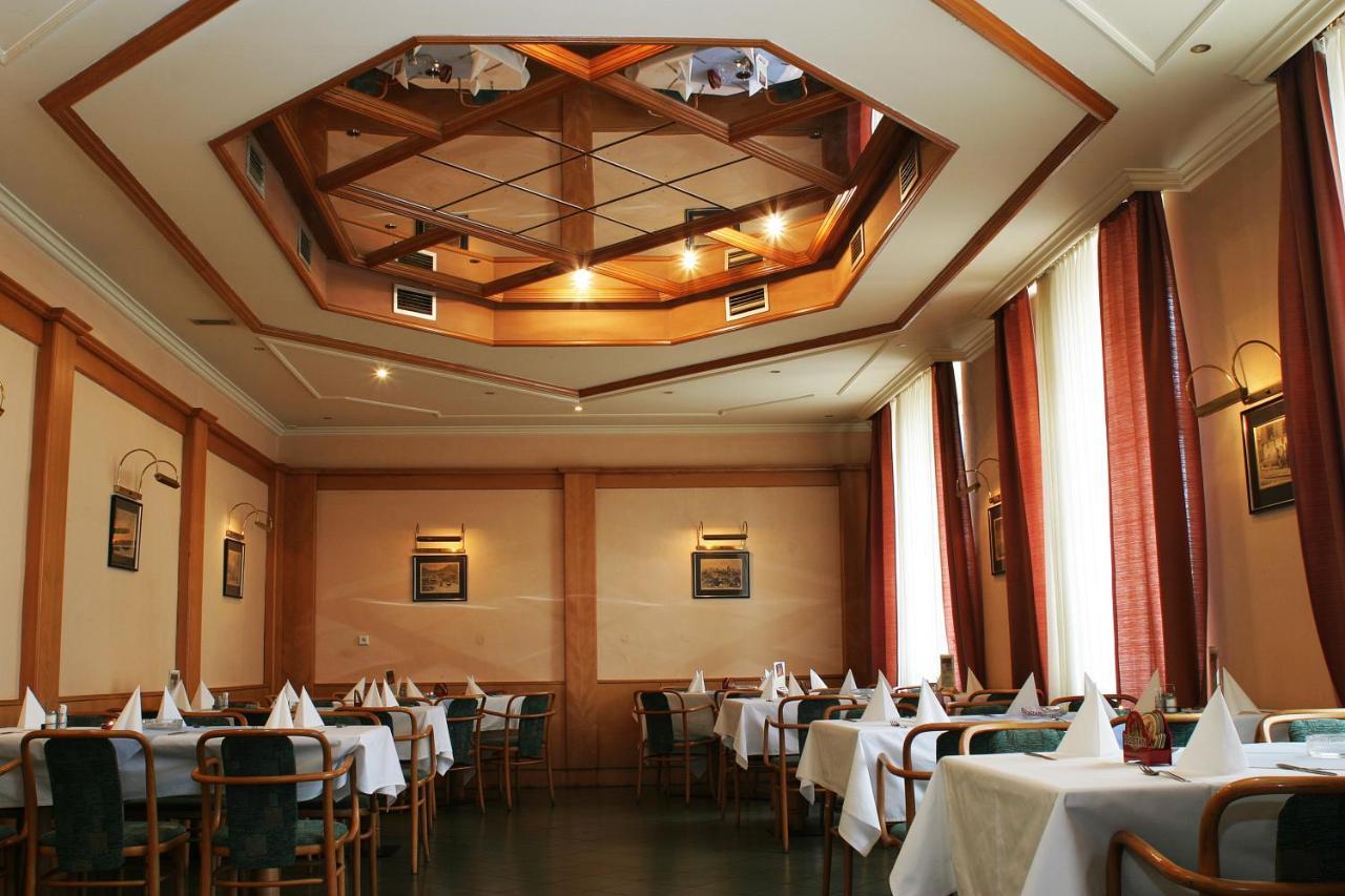 Corner Hotel U Divadla*** - Znojmo Eksteriør bilde