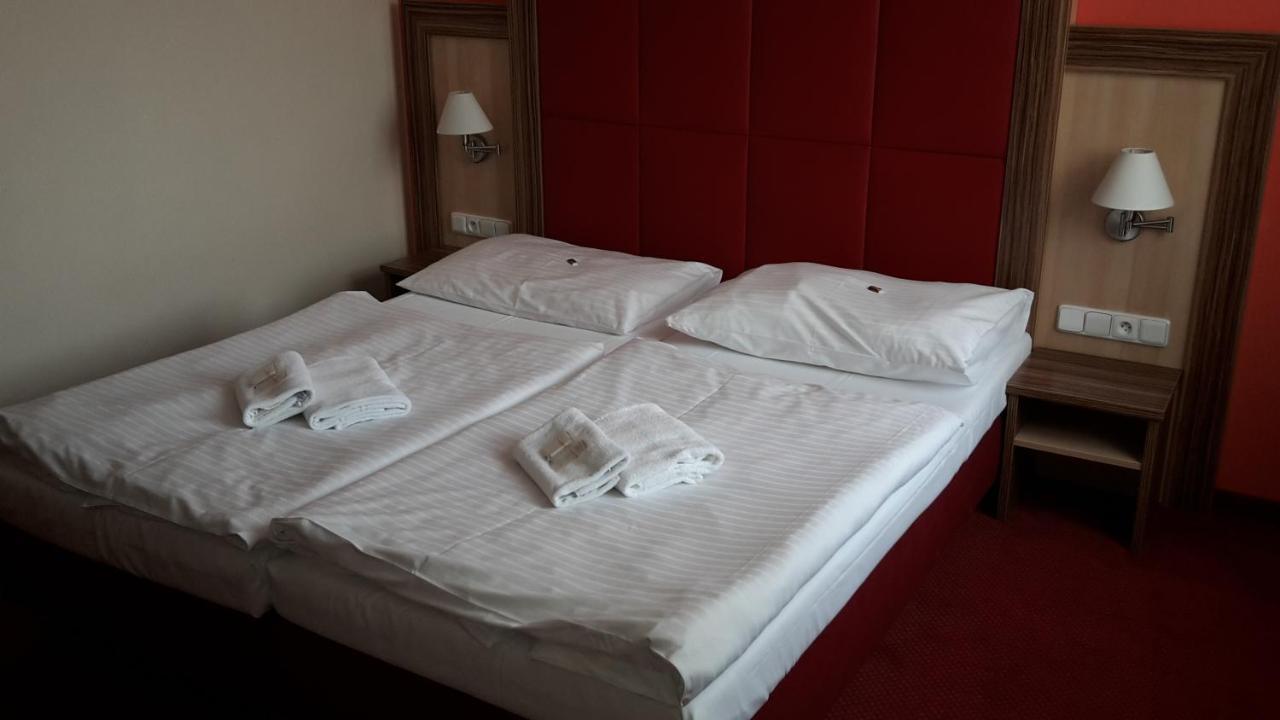 Corner Hotel U Divadla*** - Znojmo Eksteriør bilde