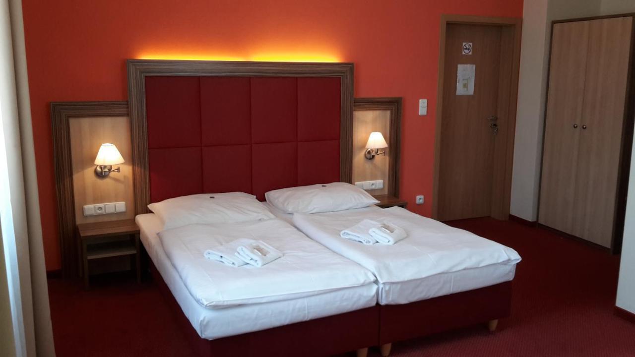 Corner Hotel U Divadla*** - Znojmo Eksteriør bilde