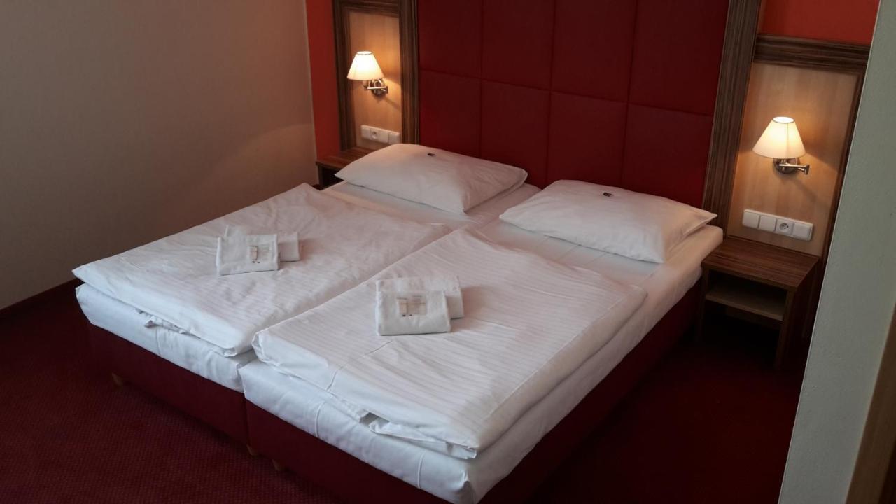 Corner Hotel U Divadla*** - Znojmo Eksteriør bilde