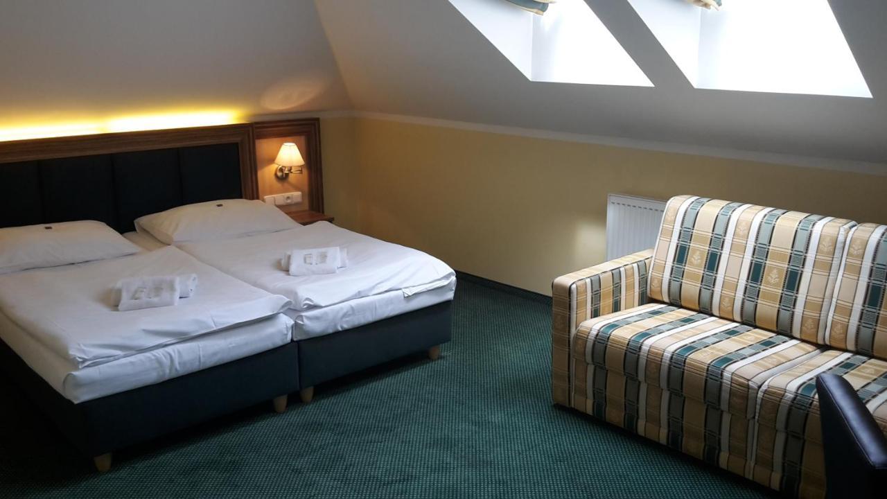 Corner Hotel U Divadla*** - Znojmo Eksteriør bilde